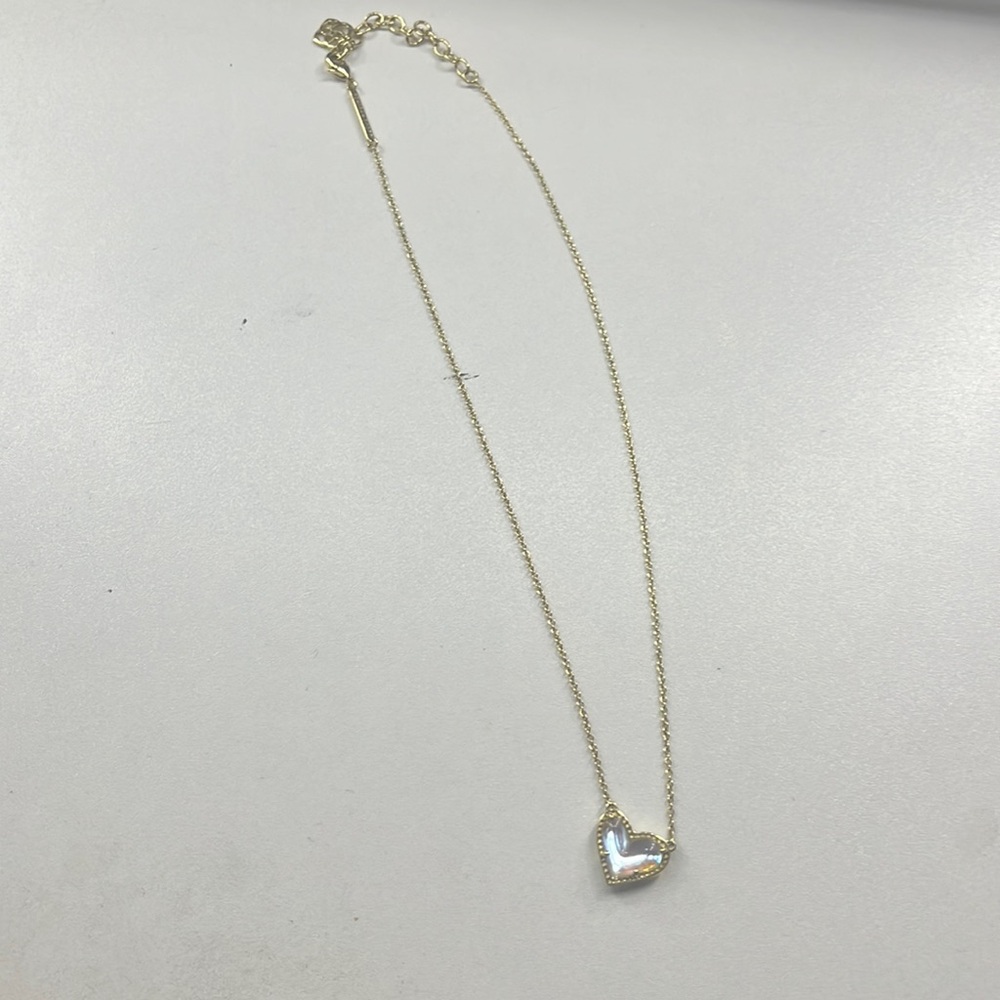 Kendra Scott necklace